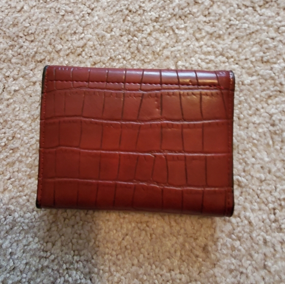 Faux croc leather letter d charm wallet - Picture 5 of 5